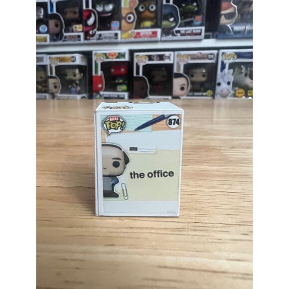RARE CHASE BITTY Kevin Malone w/ Chili Pot Office Funko Pop #874 Television TV - Picture 3 of 6